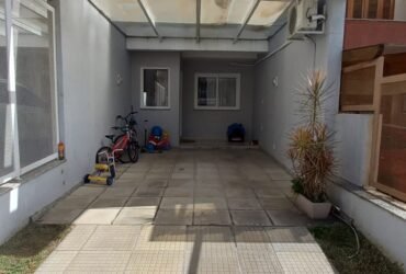 Casa com 2 suítes no Loteamento Caminho do Sol, Bairro Guarujá, Porto Alegre