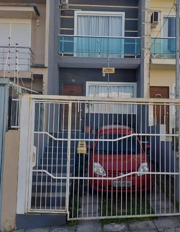 Sobrado com 2 quartos no loteamento Caminho do Sol, Bairro Guarujá – Porto Alegre.