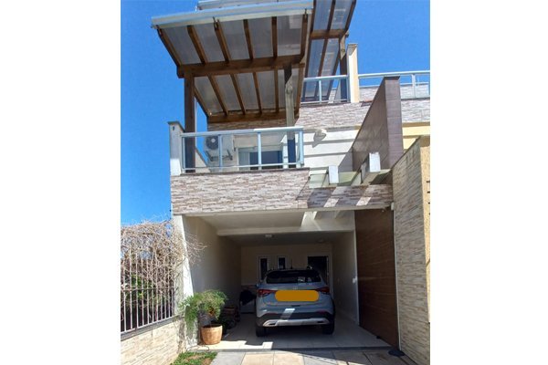 Ótima casa de 3 pisos no Loteamento Caminho do Sol no bairro do Guarujá