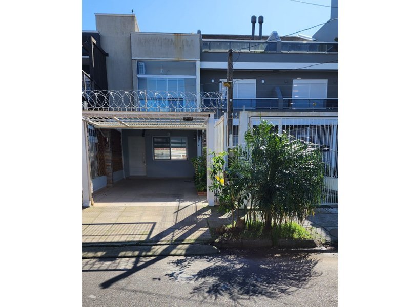 Excelente casa bem localizada, com 2 suítes no Loteamento Caminho do Sol, Bairro Guarujá.