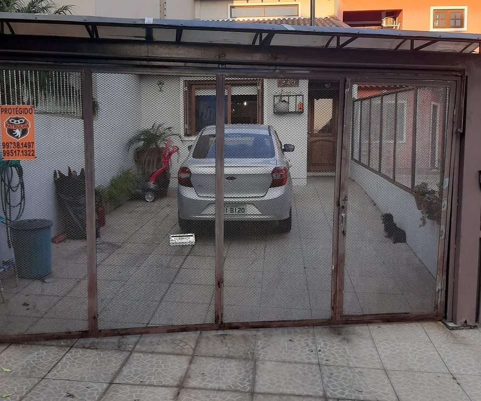 Casa com 2 suítes bem localizada no bairro próximo Avenida Serraria