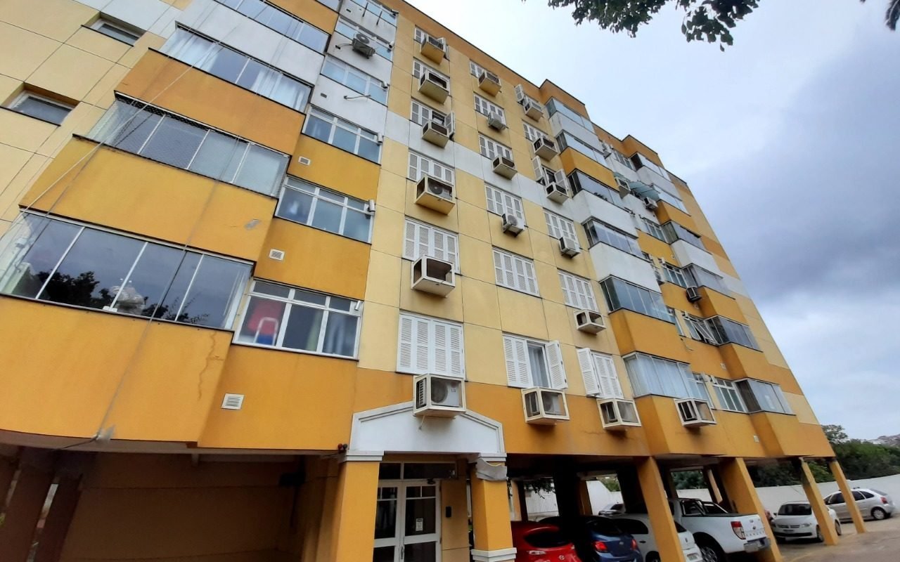 Apartamento com 2 dormitórios na Avenida Cel Aparício Borges.