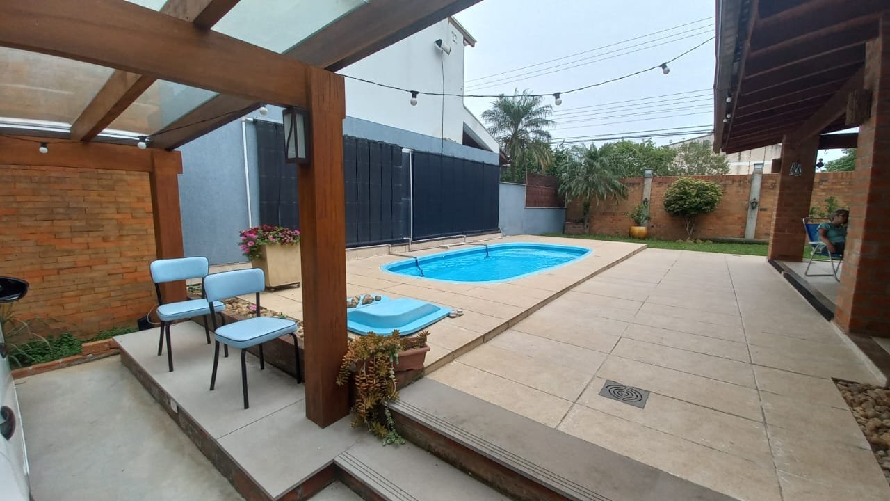 Ótima Casa com 3 Dormitórios no Bairro Espírito Santo, Zona Sul de Porto Alegre