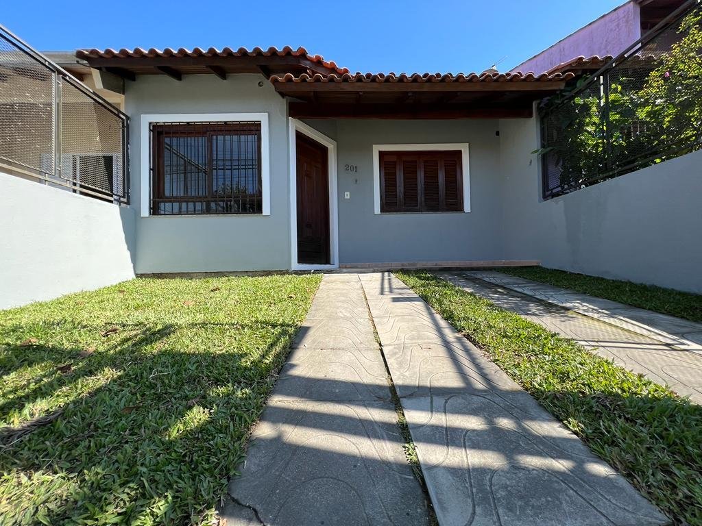 Casa com 2 Dormitórios no bairro Hípica, Zona Sul de Porto Alegre RS