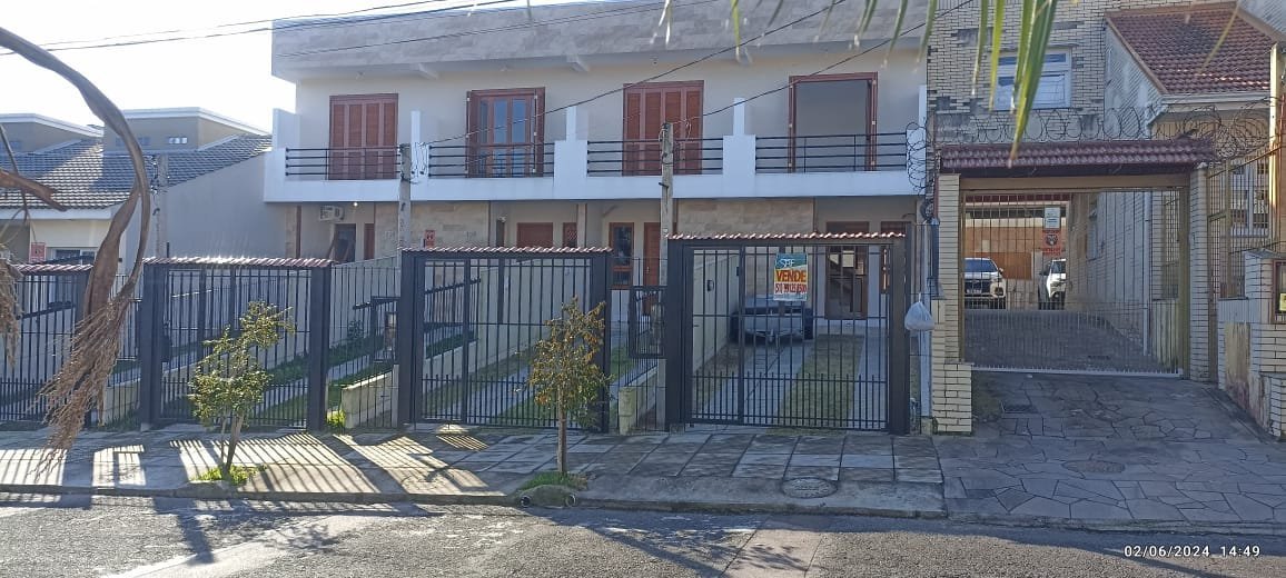 Sobrados de 2 suítes no Loteamento Caminho do Sol, Bairro Guarujá, Porto Alegre