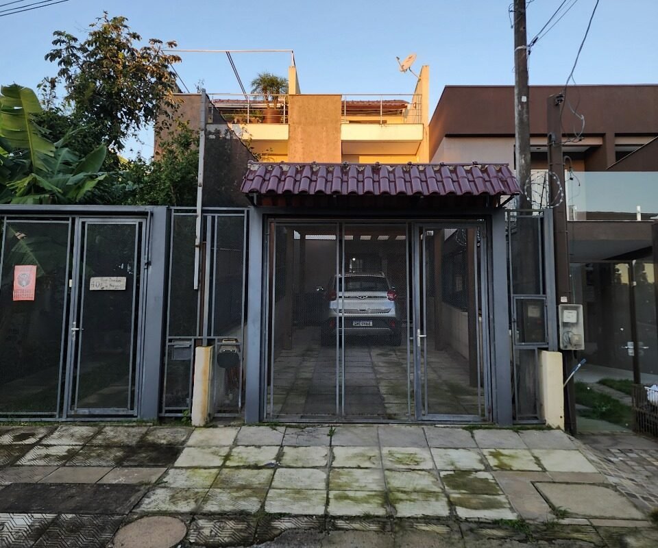 Ótimo sobrado com 3 suítes no Loteamento Caminho do Sol Bairro Guarujá.