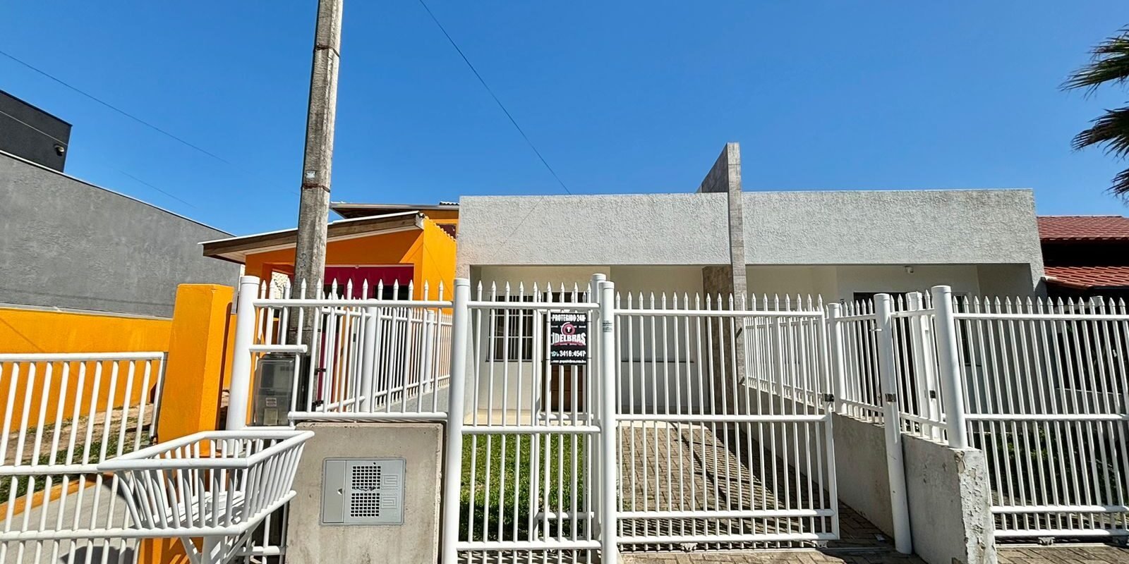 Casa com 2 dormitórios em Capão da Canoa.