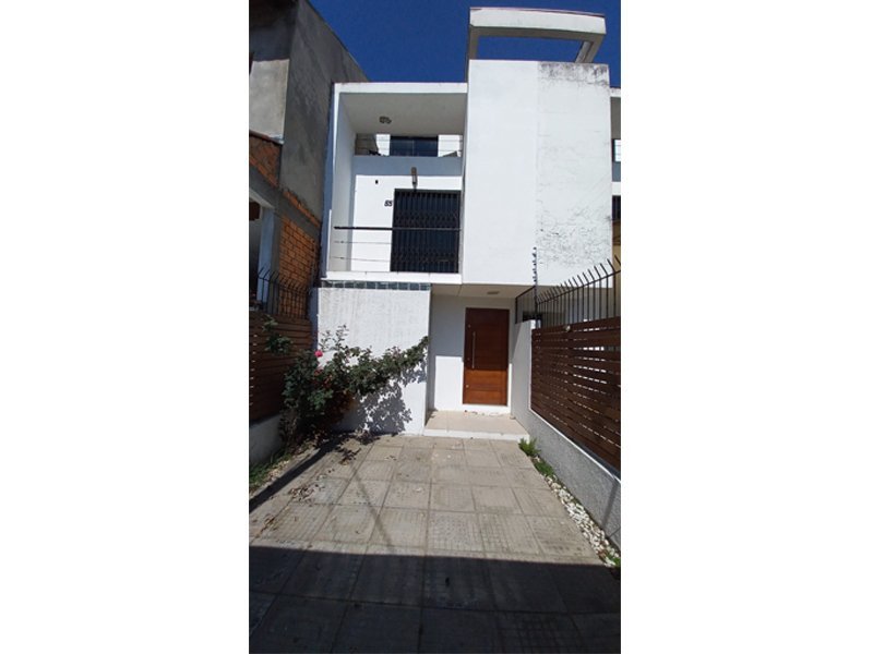 Casa com 3 dormitórios na Zona Sul de Porto Alegre RS.