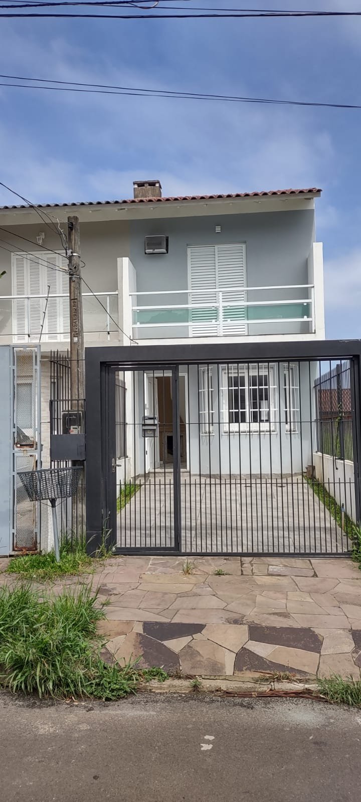Sobrado com 2 suítes no Loteamento Caminho do Sol, bairro Guarujá