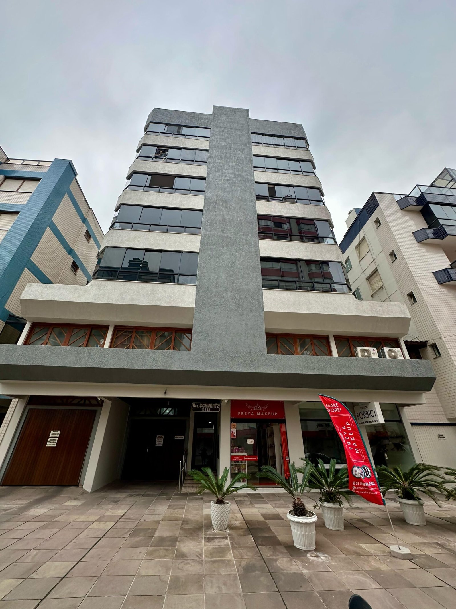 Apartamento de 02 dormitórios sendo 01 suíte no Centro de Capão da Canoa RS