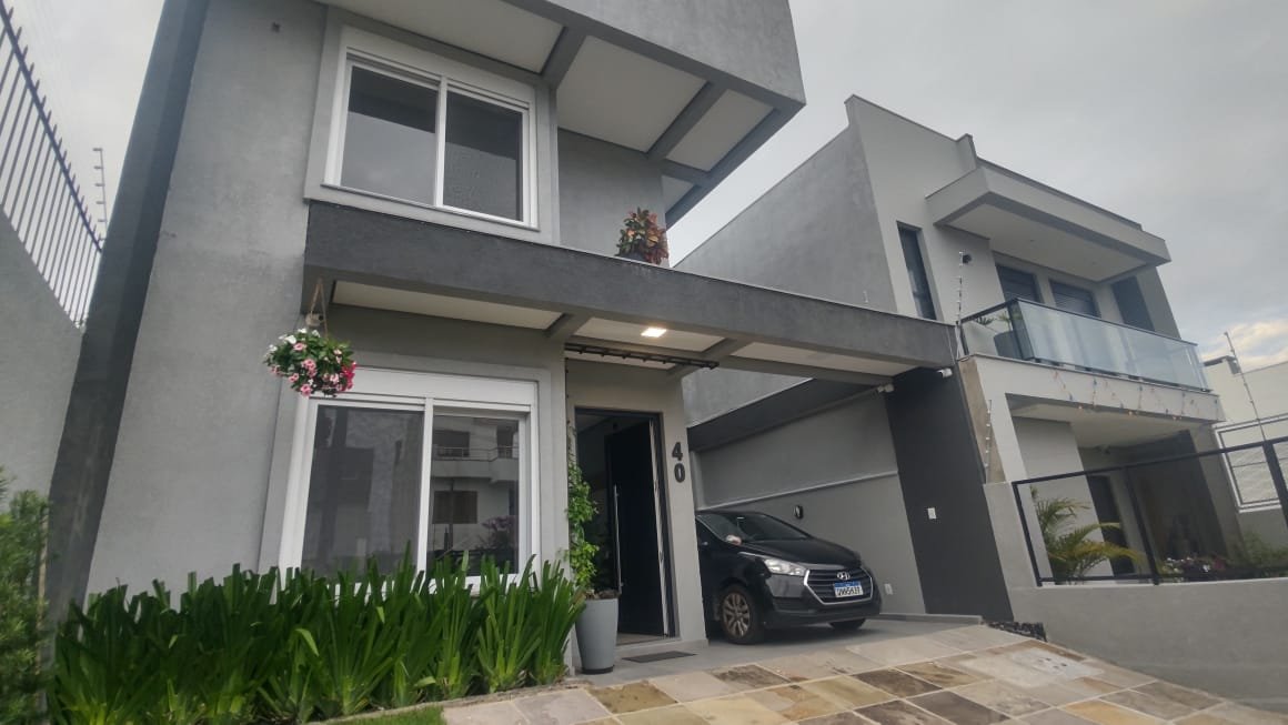 Ótima casa de 2 pisos com dormitórios Fica na Zona Sul, bairro Guarujá, Porto Alegre.