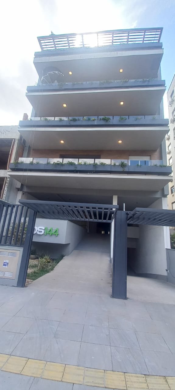 Ótimo apartamento no bairro Tristeza a 2 quadras do Zaffari da Otto
