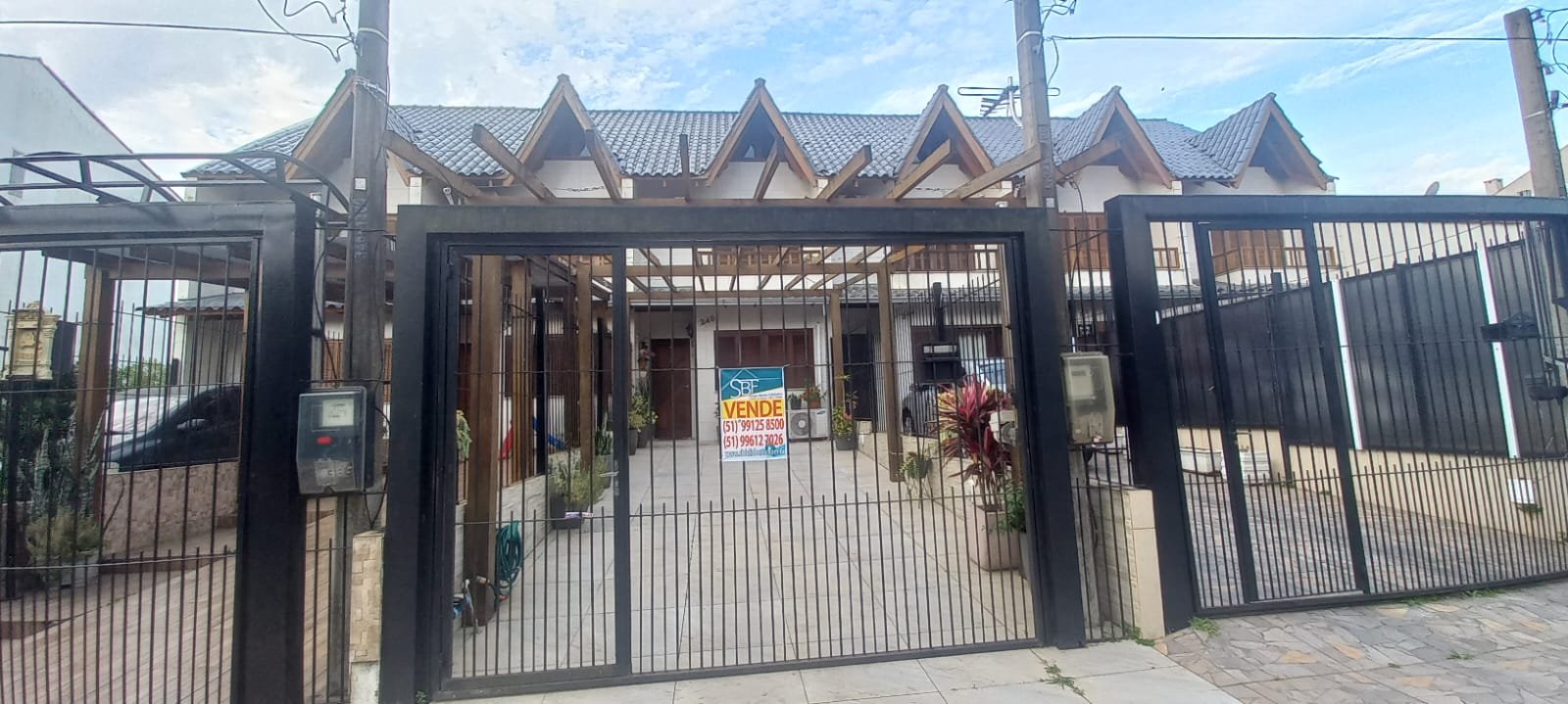 Excelente sobrado com 2 suítes no Loteamento Caminho do Sol