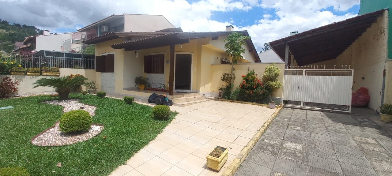 Ótima casa térrea com 3 dormitórios no Guarujá, Porto Alegre RS