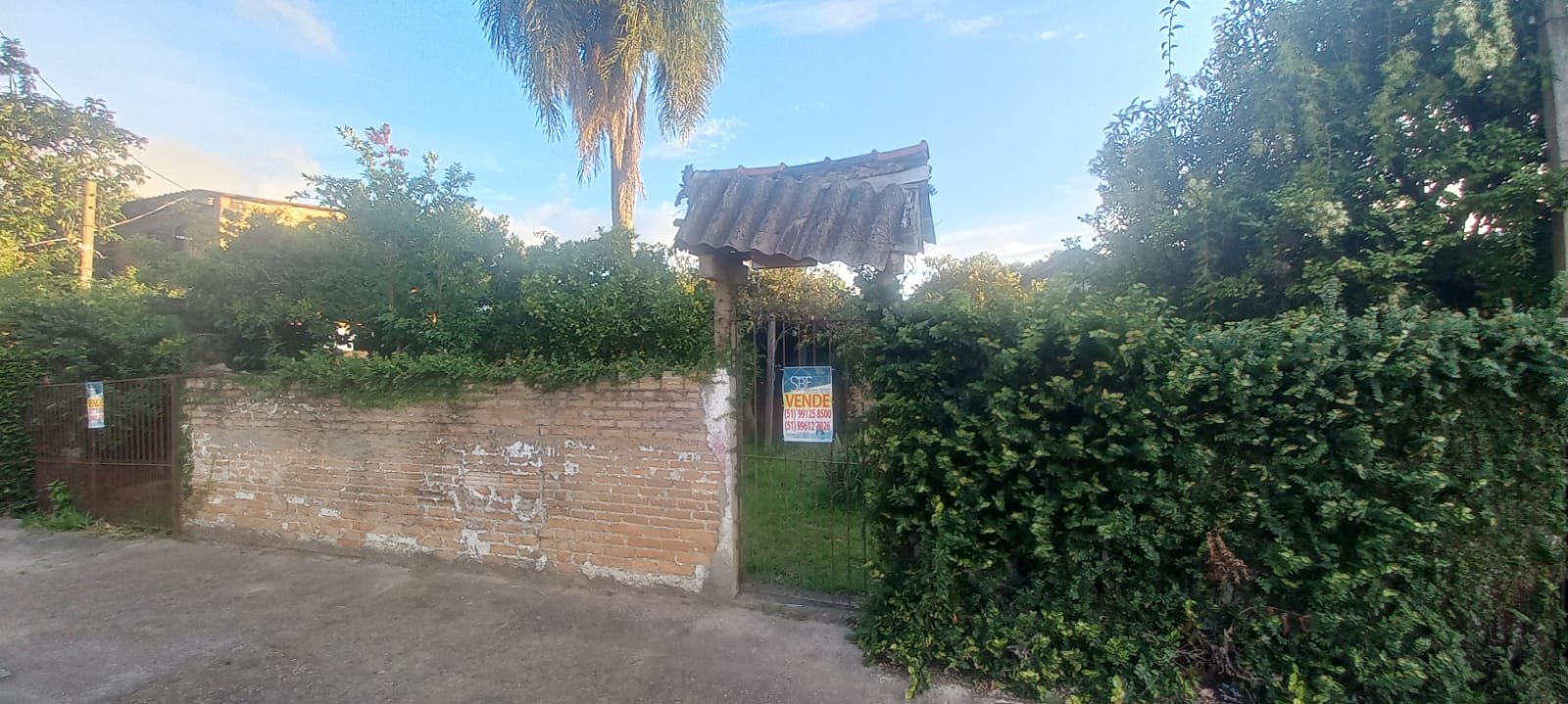 Terreno a venda com 600m2 no Bairro Guarujá em Porto Alegre.