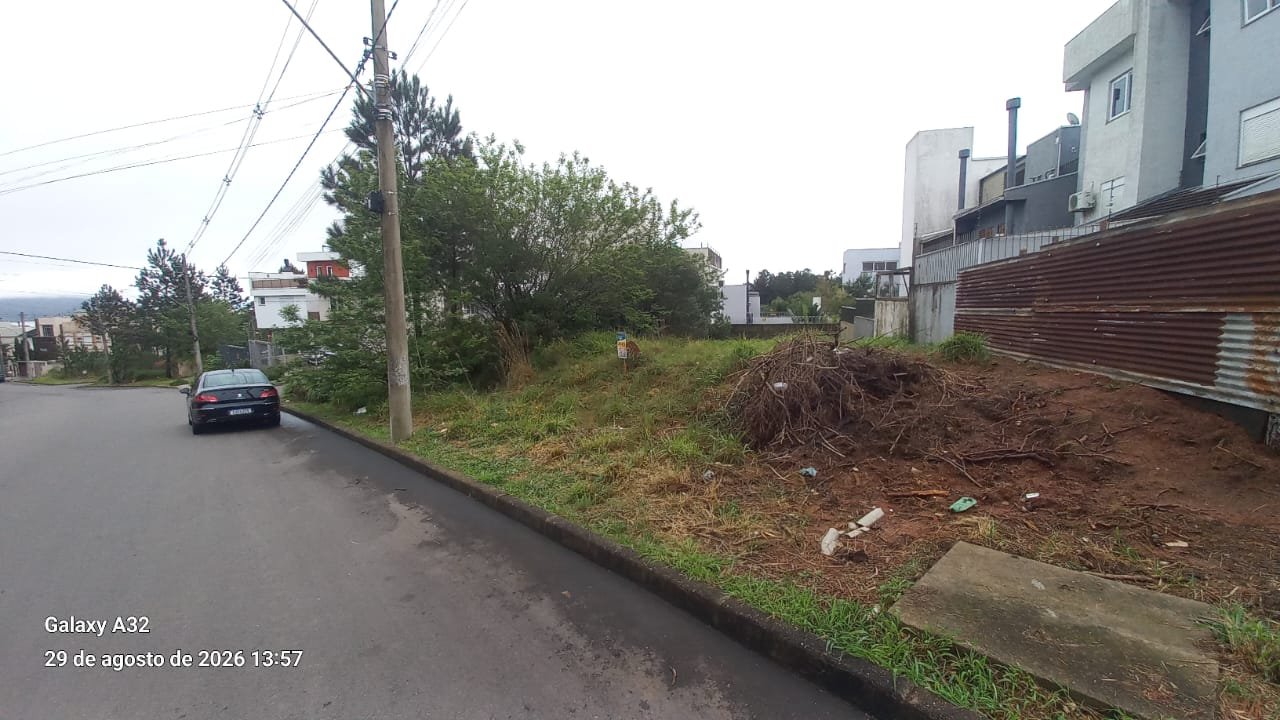 Vende-se terreno no Loteamento Caminho do Sol no bairro Guarujá, Zona Sul de Porto Alegre.