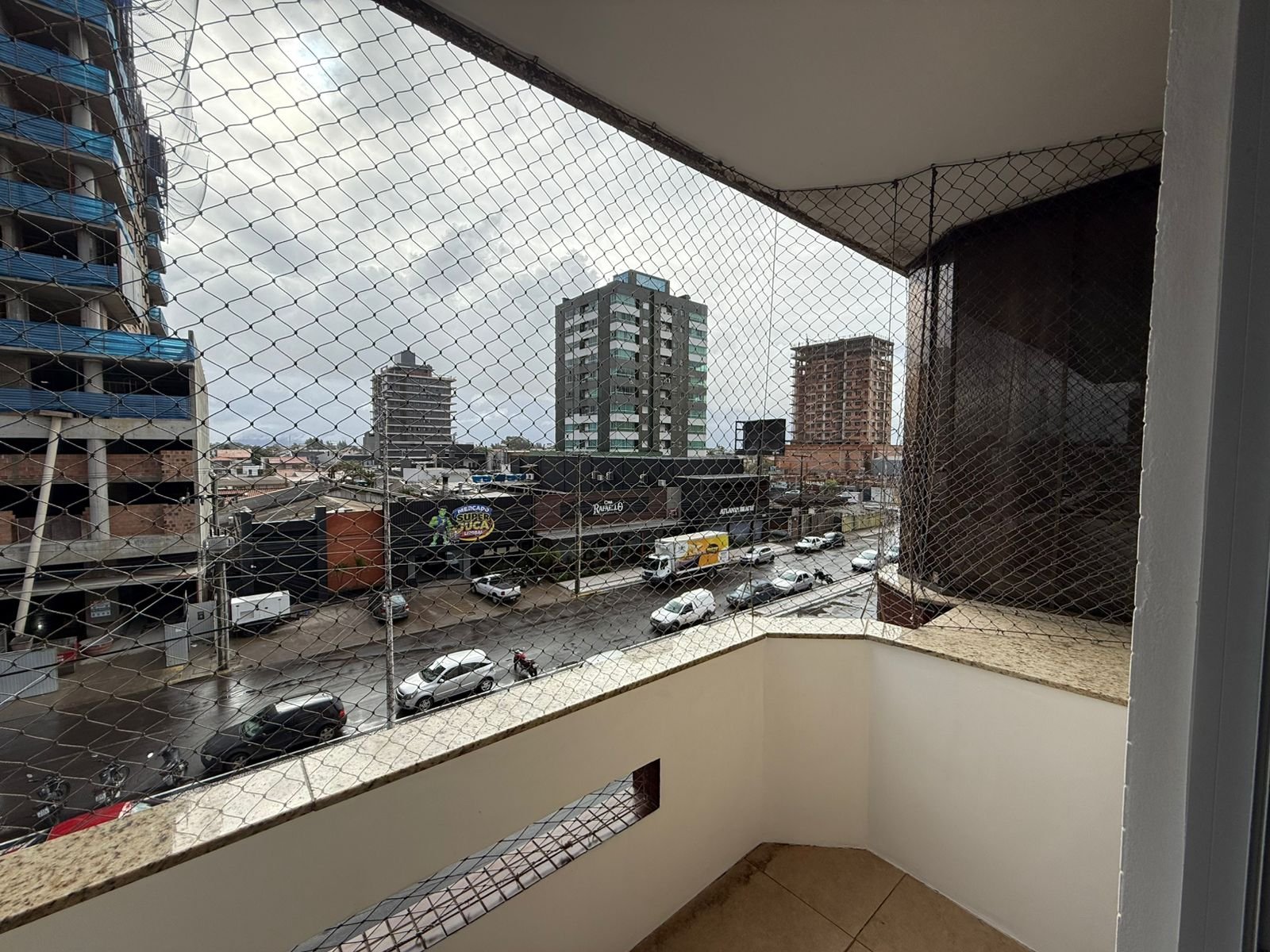 Apartamento com 1 dormitório no Edifício Carolina 404 em Capão da Canoa, RS.
